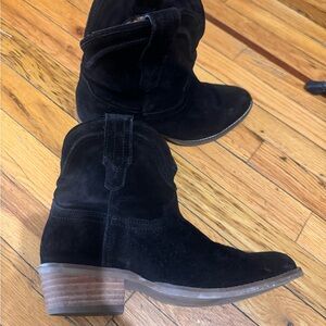 Dingo Black Suede Ankle Booties